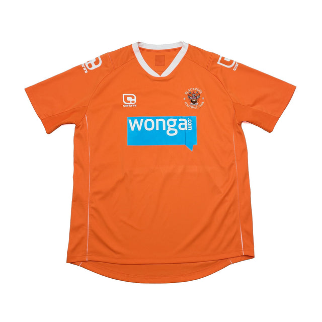 CULT KITS - 2010/11 BLACKPOOL ADAM #26 HOME SHIRT (M) CARBRINI