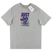 2022-23 Barcelona Nike 'Just Do It' Grafik-T-Shirt *mit Etikett* L