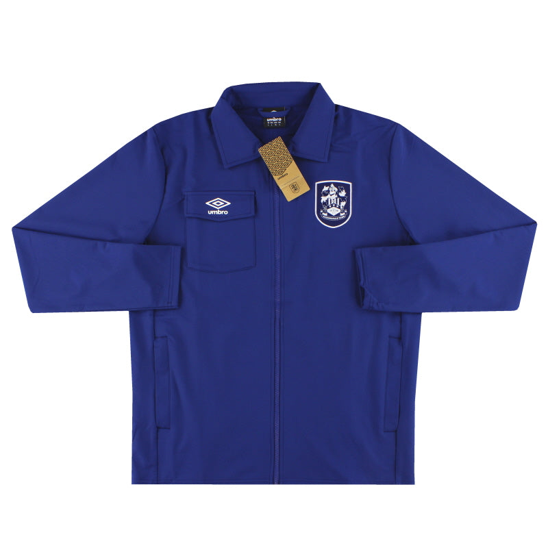 2024-25 Huddersfield Umbro Präsentationsjacke *Neu mit Etikett* L